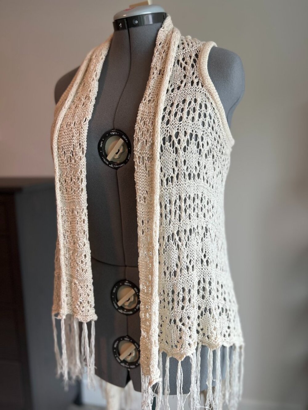Bluenotes eyelet sleeveless open-front shawl